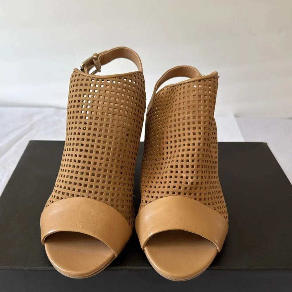 BNWB-Tahari Eloise Slingback Stacked Heel Sandal Size 7 1/2 Fawn